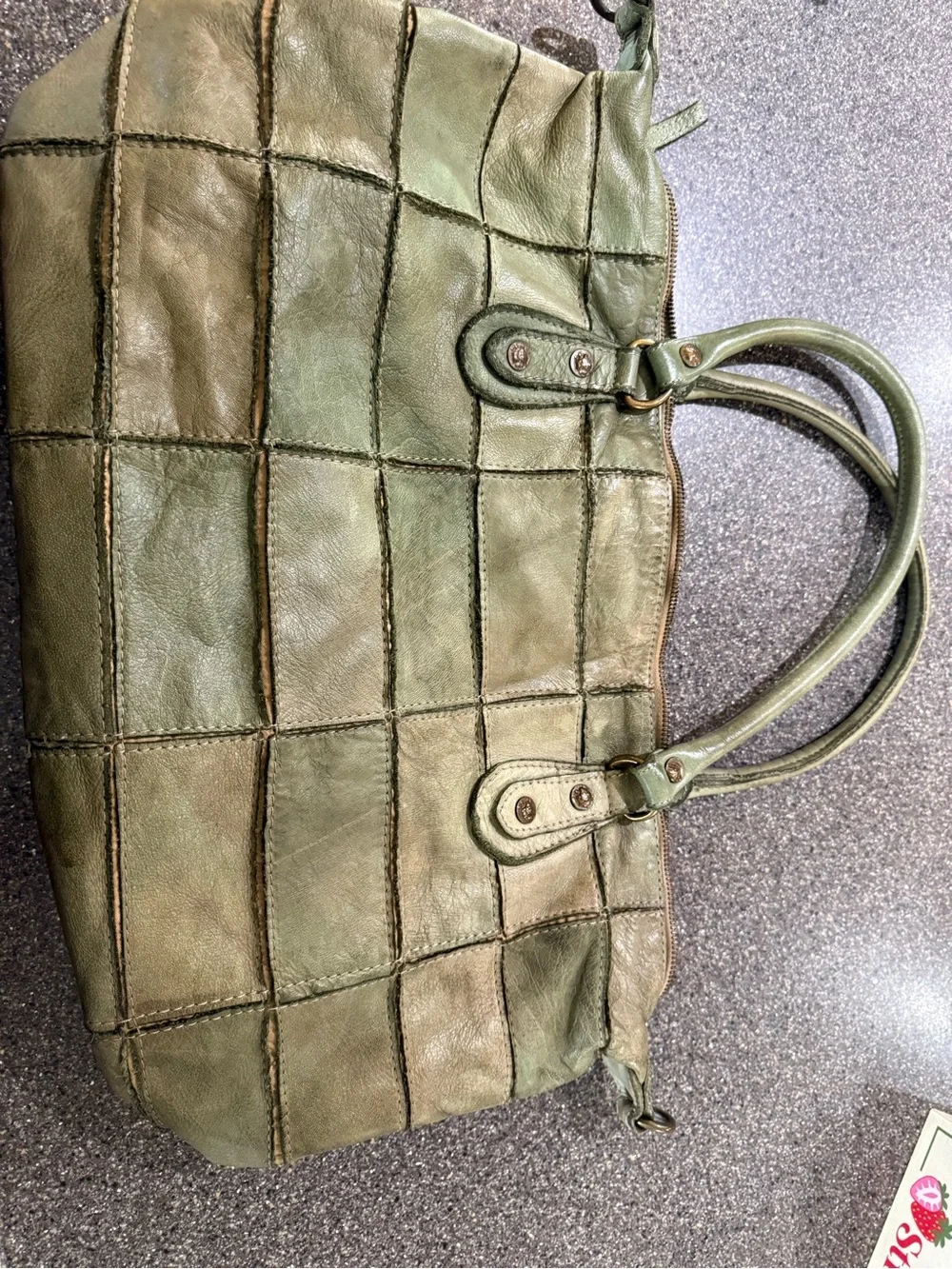 Buckle spacious shoulder